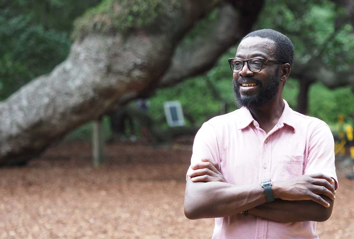 White waits for kidney while helping other transplant hopefuls